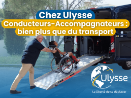 Conducteur-accompagnateur Ulysse aidant une personne en fauteuil roulant à monter dans un véhicule adapté