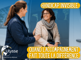 Handicap invisible : quand l'accompagnement fait toute la différence Conductrice-accompagnatrice Ulysse échangeant avec une passagère à bord d'un véhicule de transport adapté.